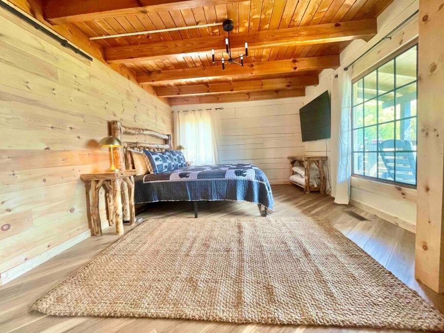 Modern Side Nest• Hotub Fenced Yard King Beds Hébergement de vacances Sevierville