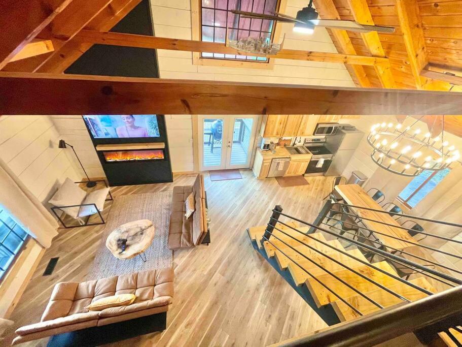 Hébergement de vacances Modern Side Nest• Hotub Fenced Yard King Beds *