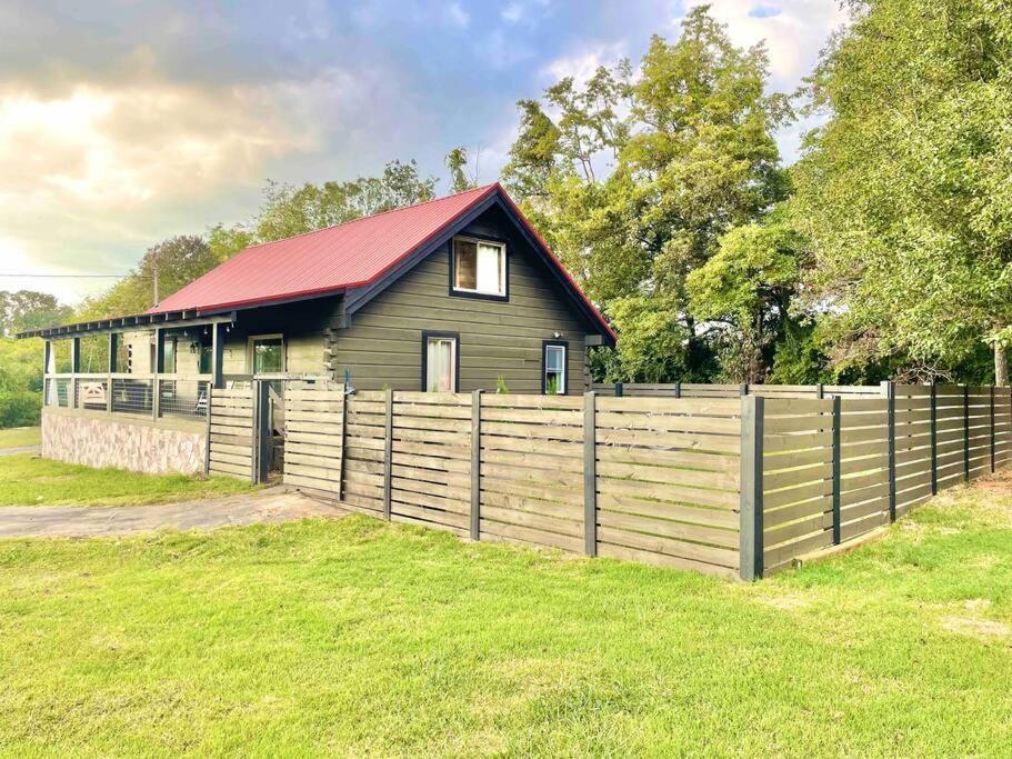 Modern Side Nest• Hotub Fenced Yard King Beds Sevierville